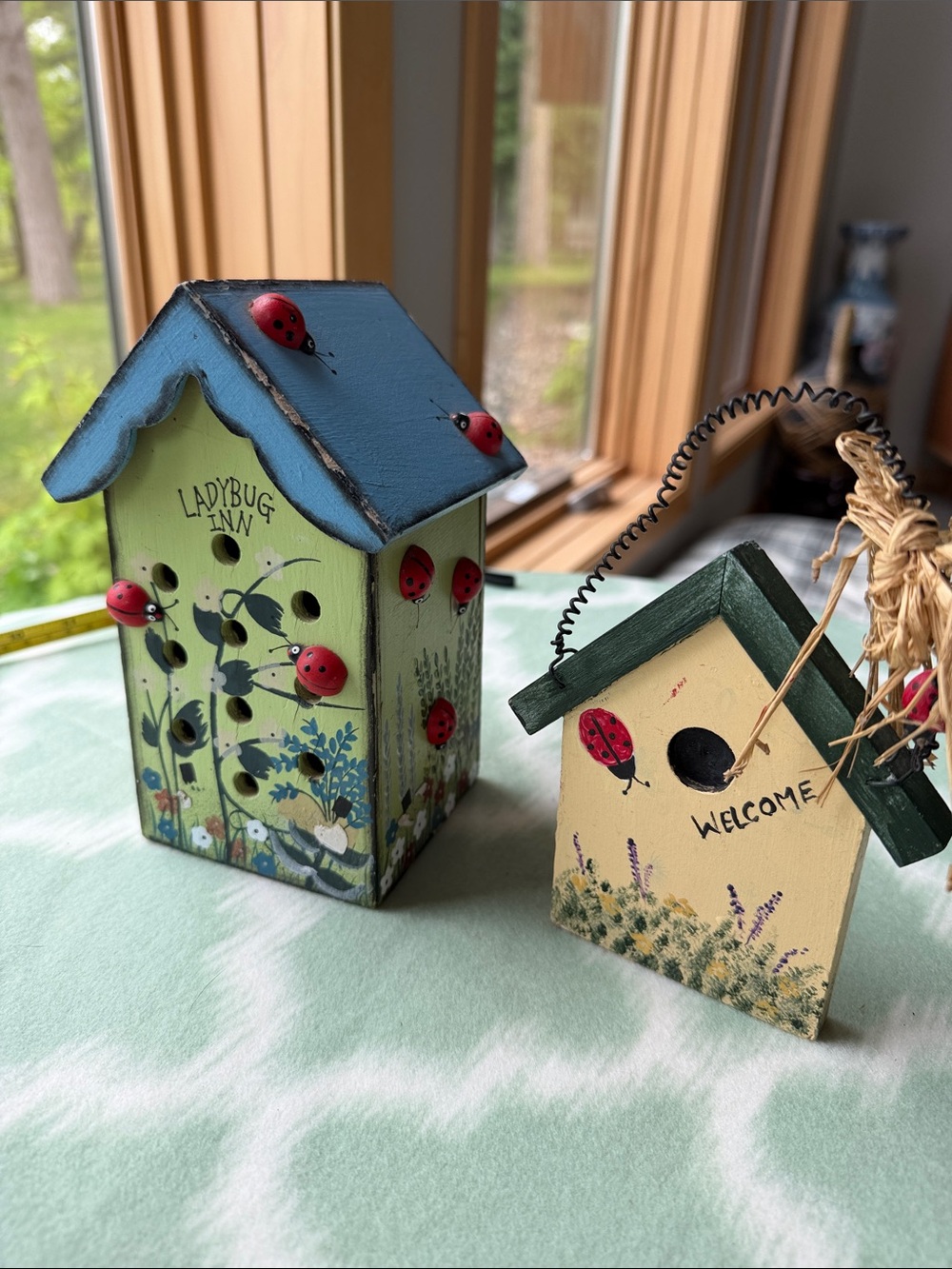 Ladybug Inn Decorative Wooden Bee house and Welcome Plaque - Green and Blue